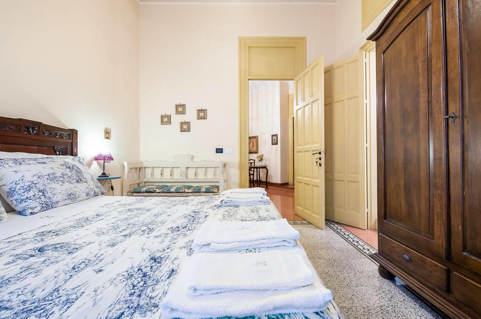 パレルモ La Casa Di Zoe - Locazioni Turistiche Bed & Breakfast エクステリア 写真